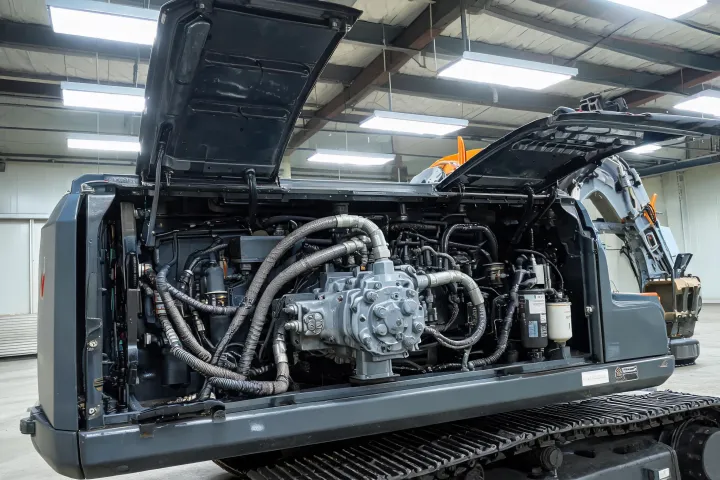 Hydraulic main pump bay on crawler excavator