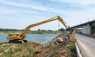 Long-reach excavator lifting